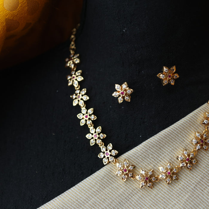 Heritage gold plated ruby white stone short necklace H8909