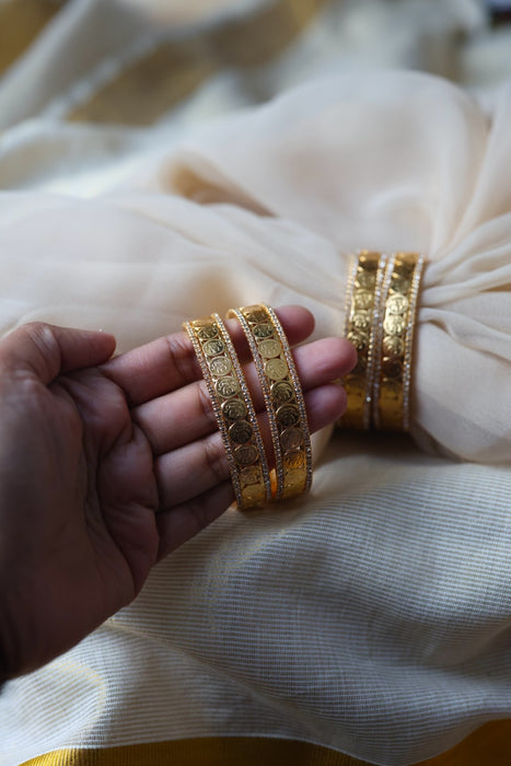 Heritage gold plated white stone bangle HB3567889