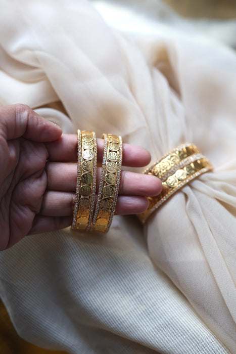 Heritage gold plated white stone bangle HB3567889