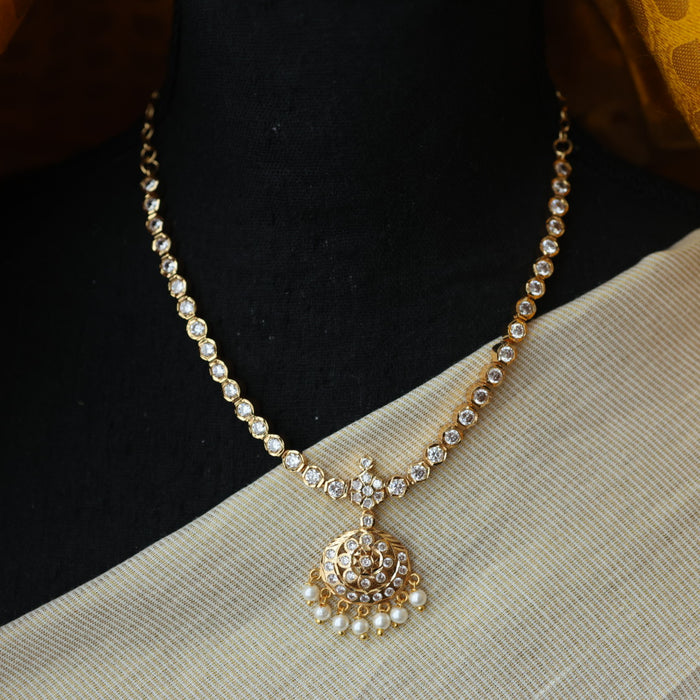 Heritage gold plated white short necklace H8900