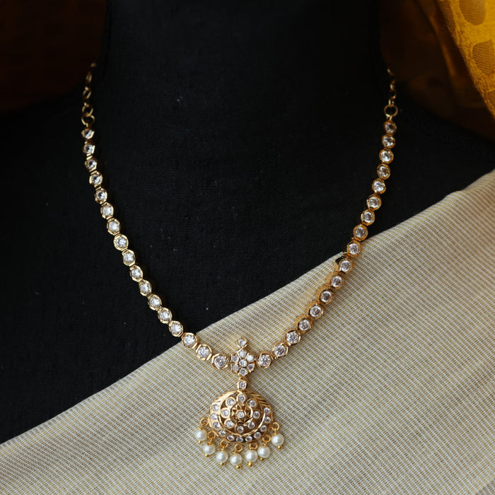 Heritage gold plated white short necklace H8900