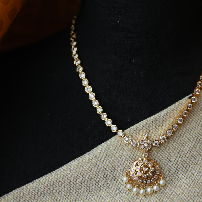 Heritage gold plated white short necklace H8900