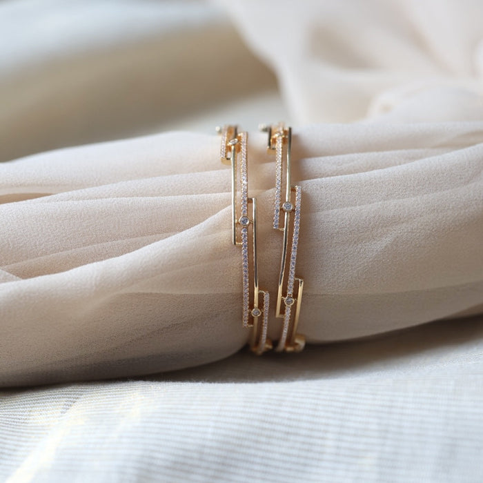 Heritage gold plated white stone bangle HB2446