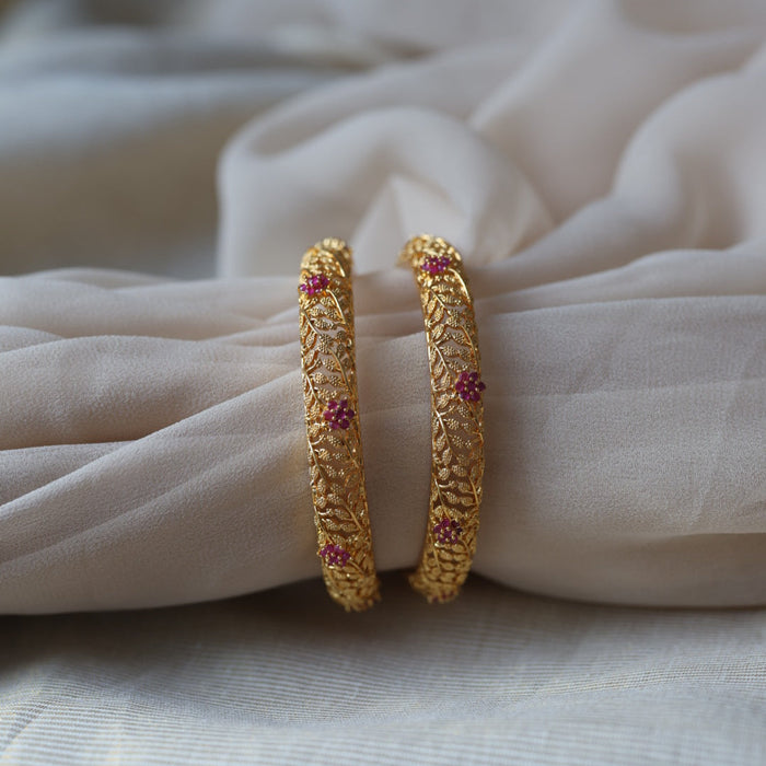 Heritage gold plated white stone bangle HB445