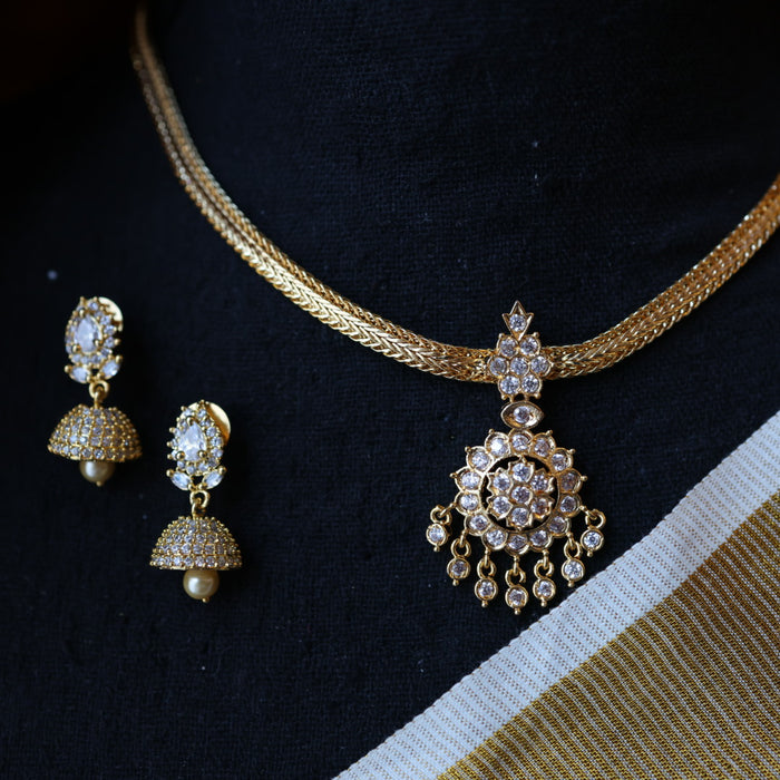 Heritage white stone short necklace and earrings H437