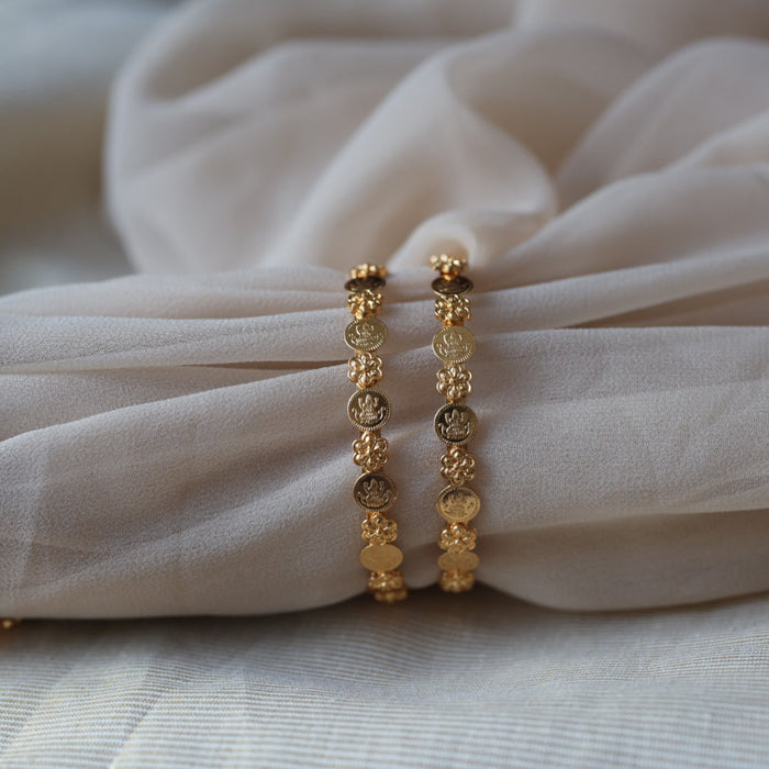 Heritage gold plated coin design bangle HB3554