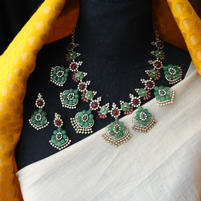 Antique green stone short necklace with earrings SS11568