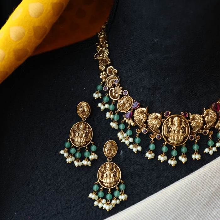 Antique green bead short necklace with earrings and tikka SS117894