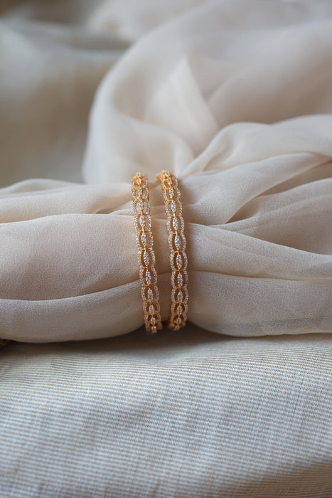 Heritage gold plated white stone bangle HB1321