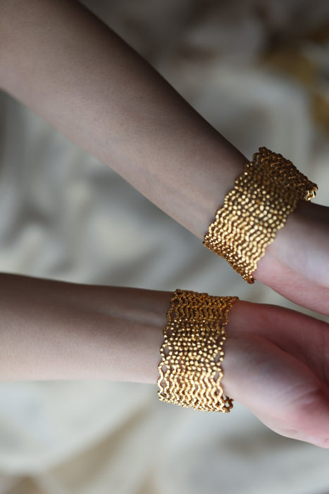 Heritage gold plated white stone bangle HB1344