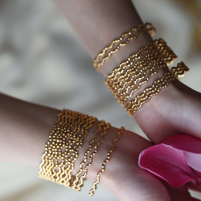 Heritage gold plated white stone bangle HB1344