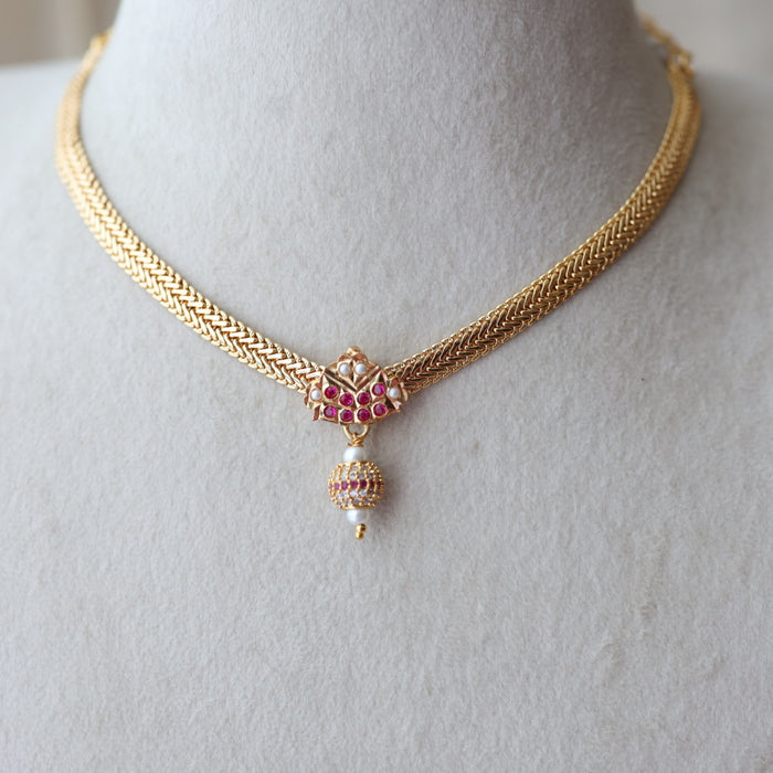 Heritage gold plated ruby white stone short necklace H1723