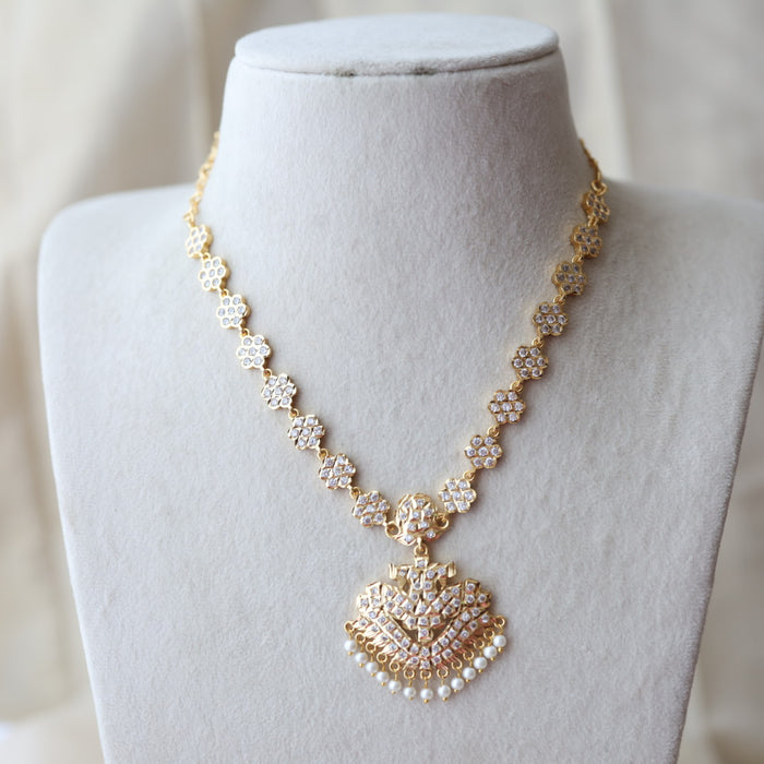 Heritage gold plated white stone short necklace H723