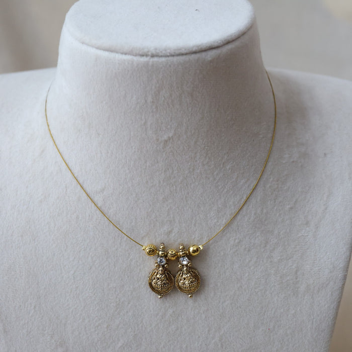 Antique invisible short necklace IN670
