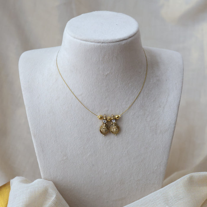 Antique invisible short necklace IN670