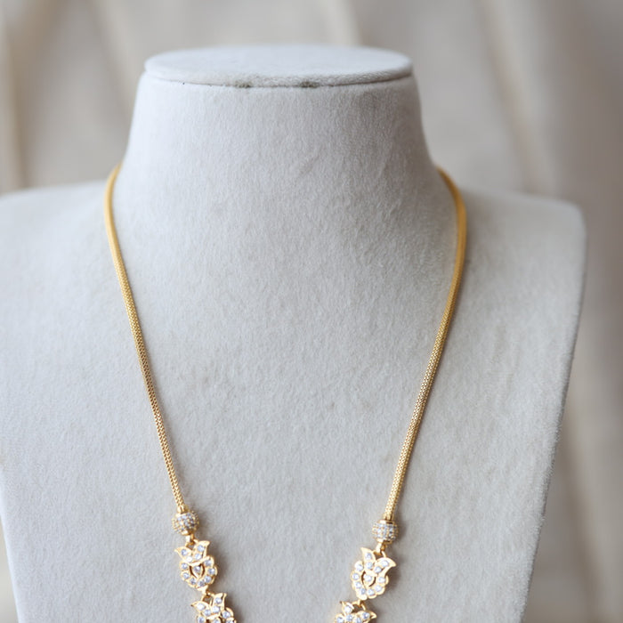 Heritage gold plated white stone sangu pendant long necklace HL3994