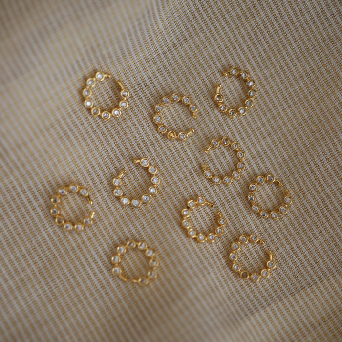 Heritage white stone gold plated nosering HN00111