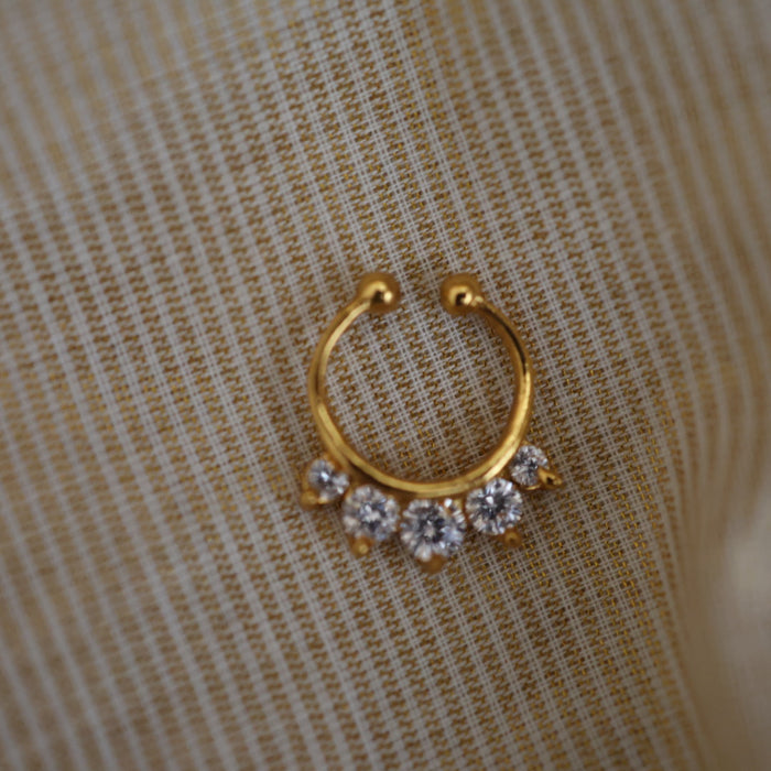 Heritage white stone gold plated nosering HN00111