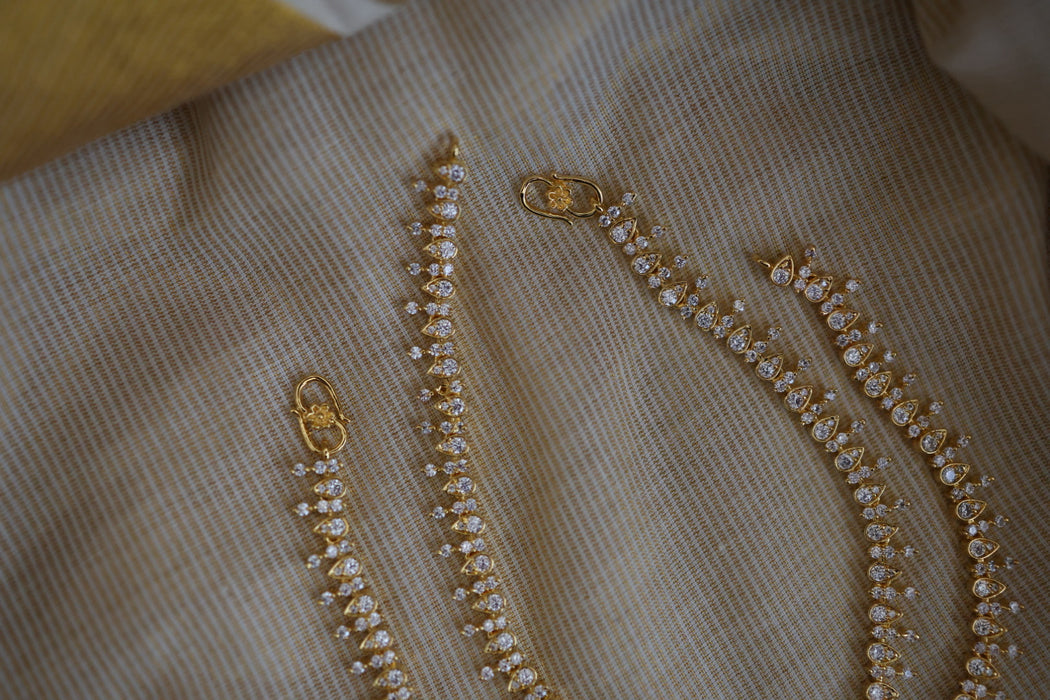 Heritage gold white stone traditional payal HAN121