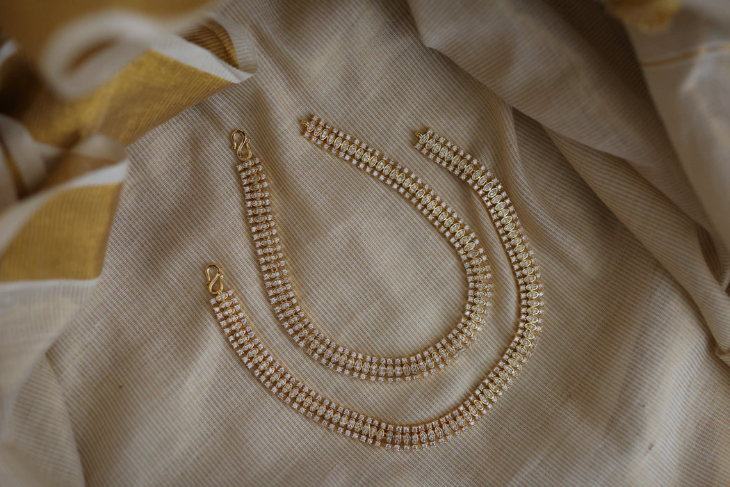 Heritage gold white stone traditional payal HAN12134