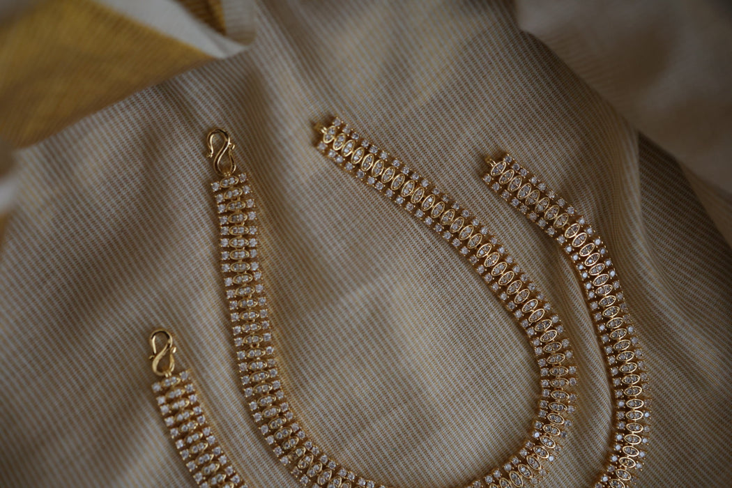 Heritage gold white stone traditional payal HAN12134