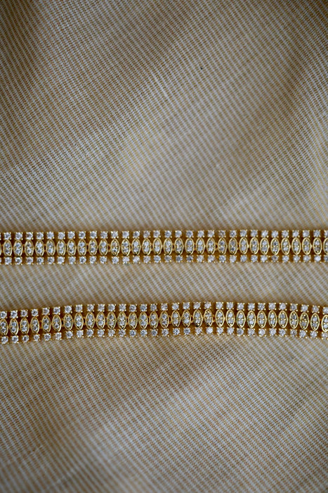 Heritage gold white stone traditional payal HAN12134