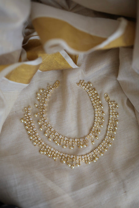 Heritage gold white stone and pearl traditional payal AN12155