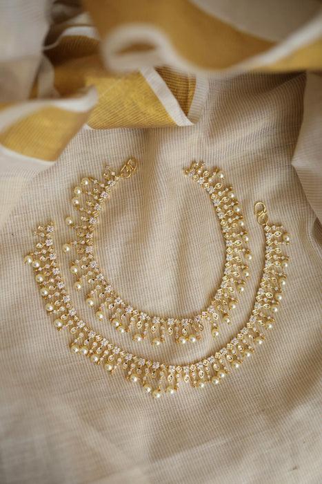 Heritage gold white stone and pearl traditional payal AN12155