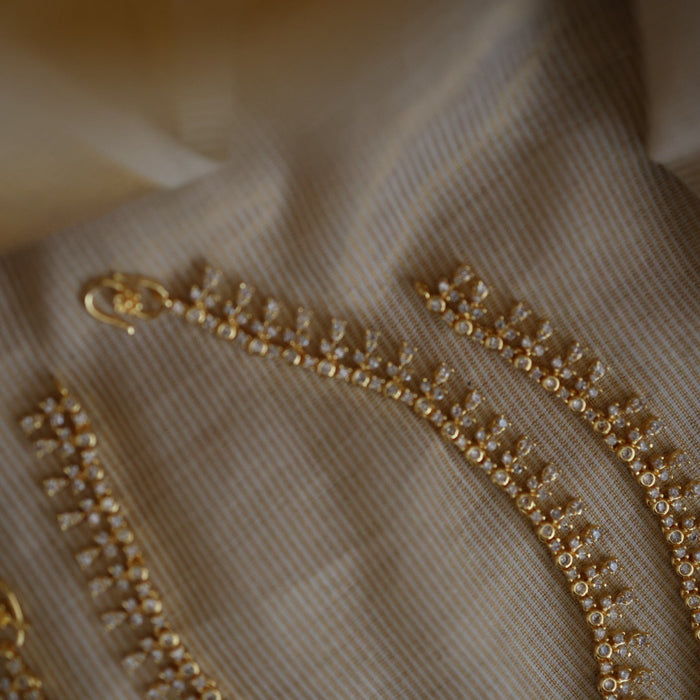 Heritage gold and white stone traditional payal HAN0998
