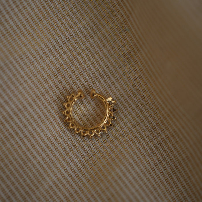 Heritage white stone gold plated nosering HN00122