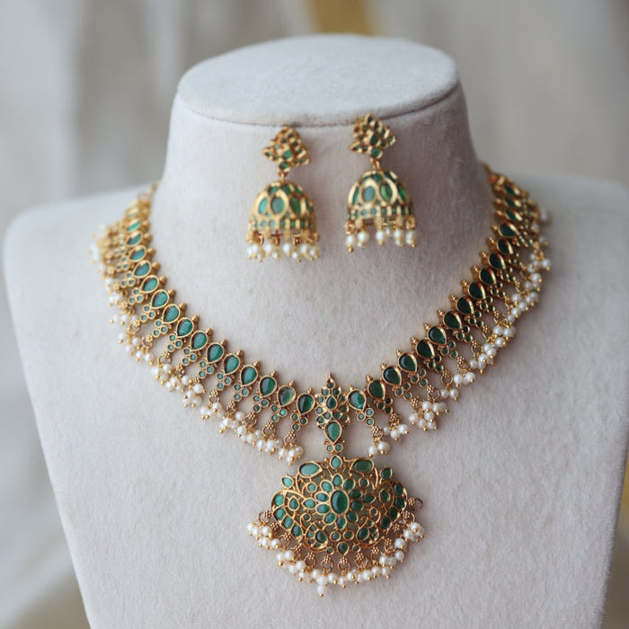 Antique green stone short necklace with earrings AG932