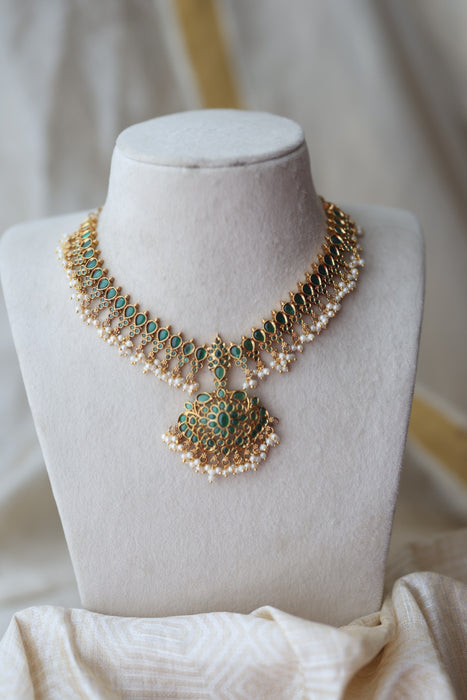 Antique green stone short necklace with earrings AG932