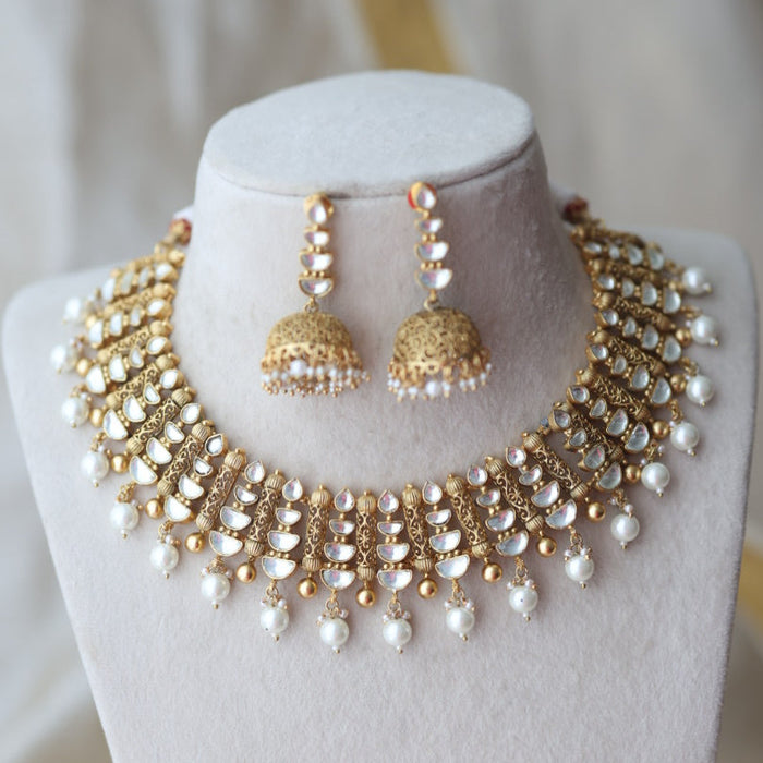 Trendy kundan white stone short necklace TW8932