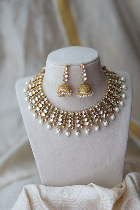 Trendy kundan white stone short necklace TW8932