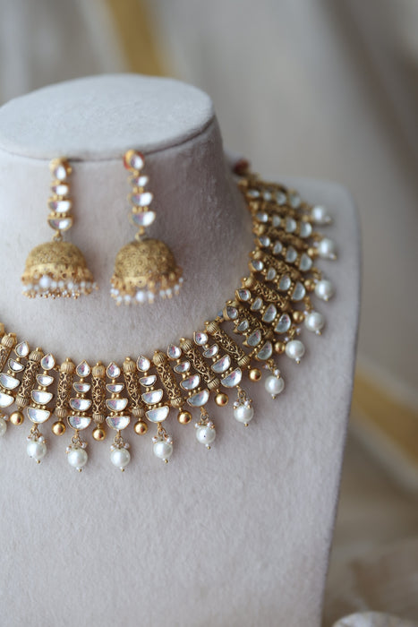 Trendy kundan white stone short necklace TW8932