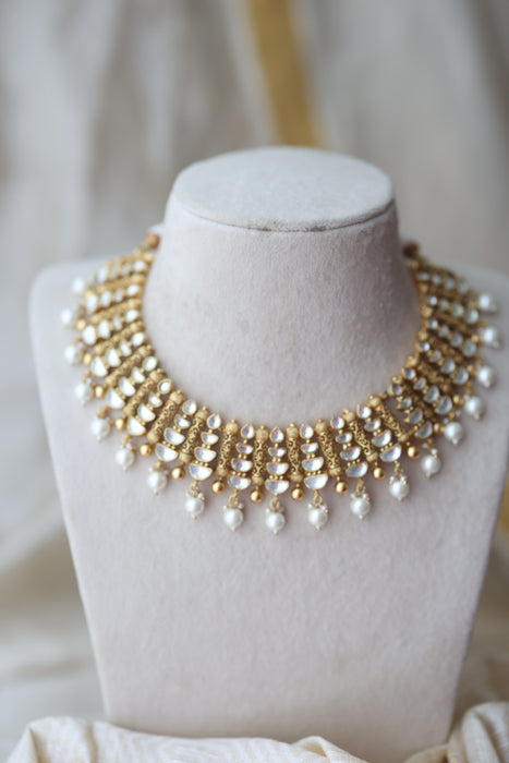 Trendy kundan white stone short necklace TW8932