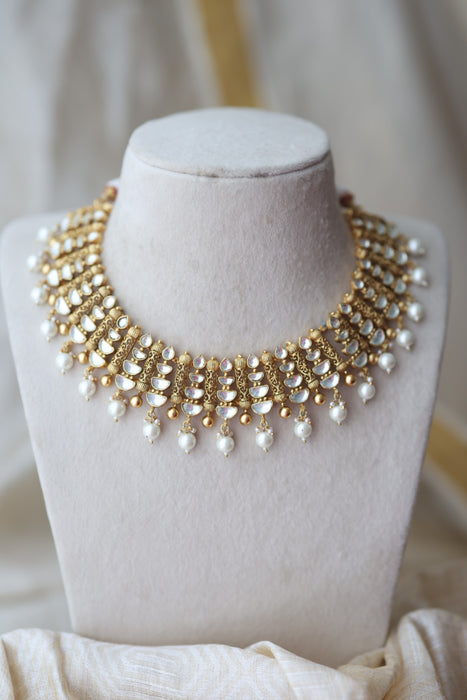 Trendy kundan white stone short necklace TW8932