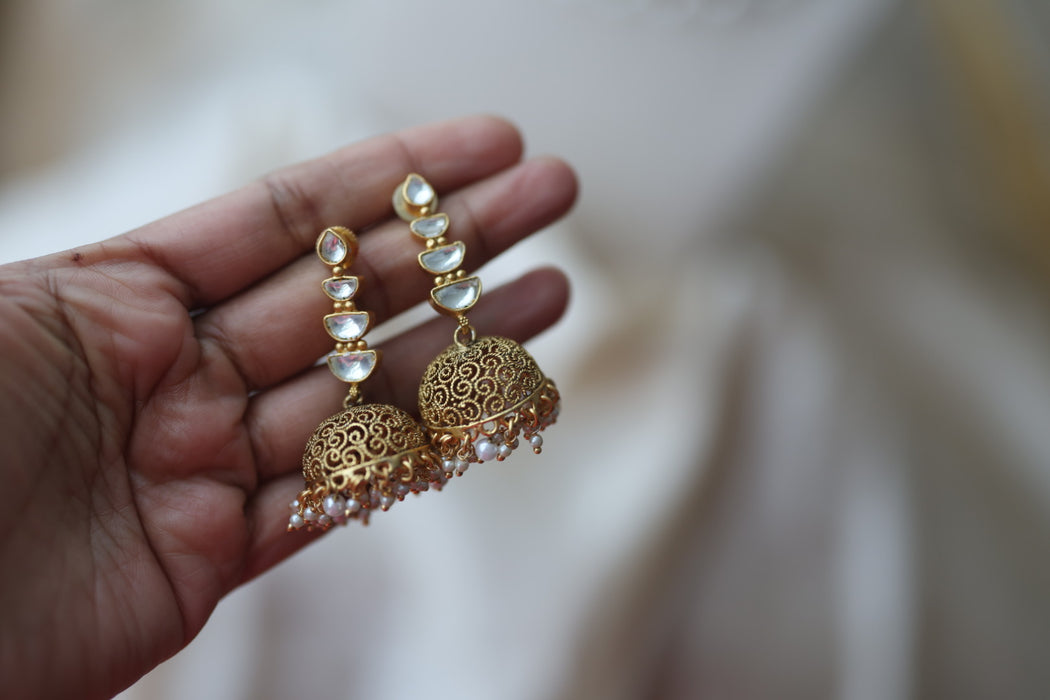 Trendy kundan white stone short necklace TW8932
