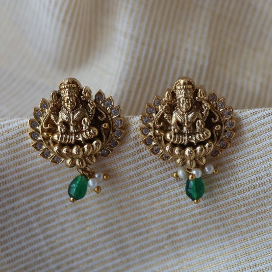Antique green bead studd earrings As9783