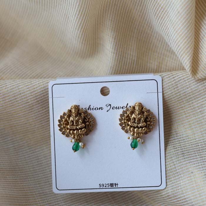 Antique green bead studd earrings As9783