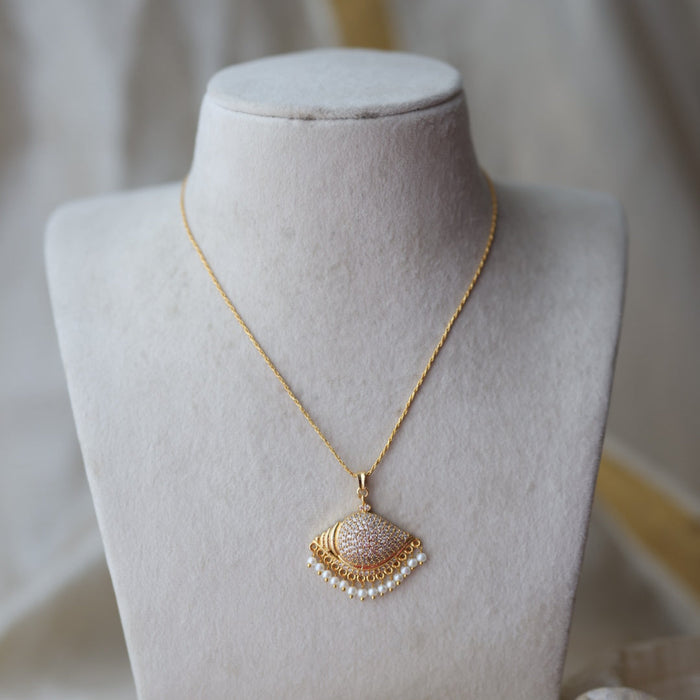 Heritage gold plated pendant short chain HC4321