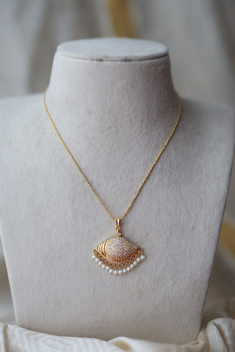 Heritage gold plated pendant short chain HC4321