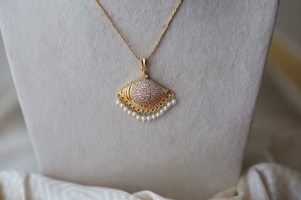 Heritage gold plated pendant short chain HC4321