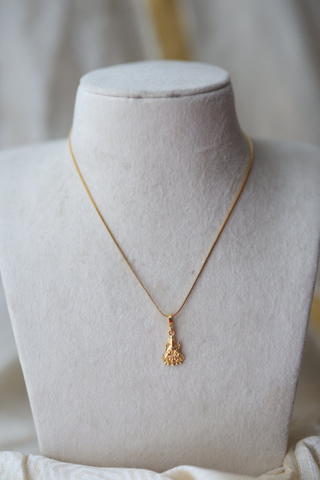 Heritage gold plated pendant short chain HC250