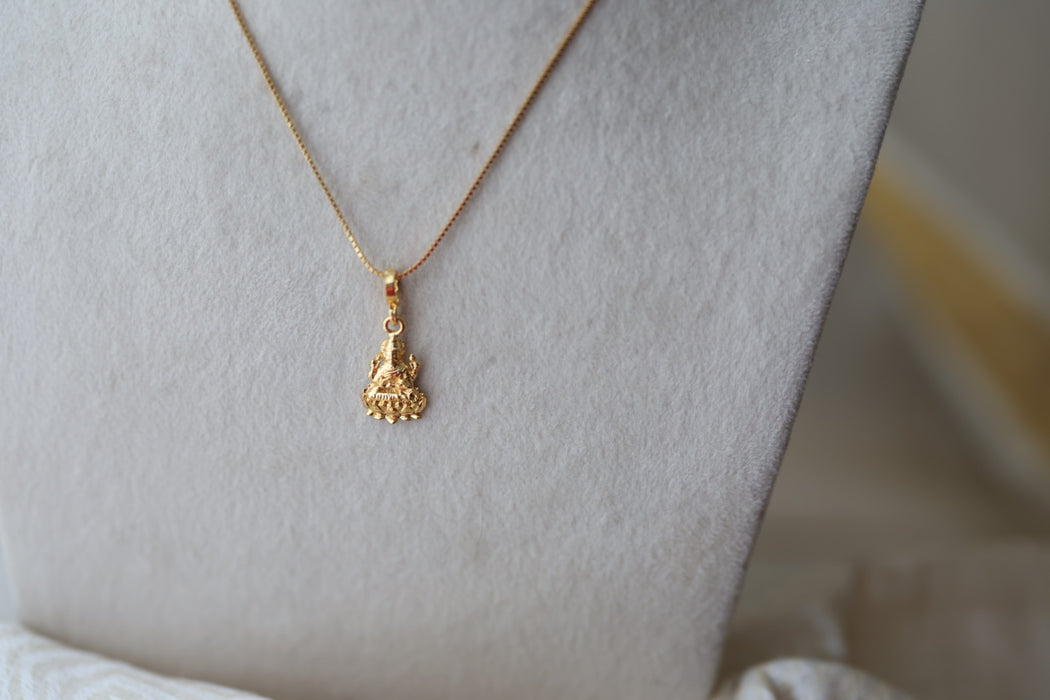 Heritage gold plated pendant short chain HC250