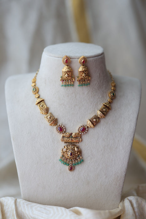 Antique green bead ruby short necklace AG811
