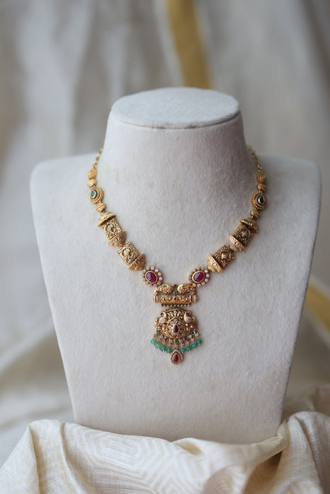 Antique green bead ruby short necklace AG811