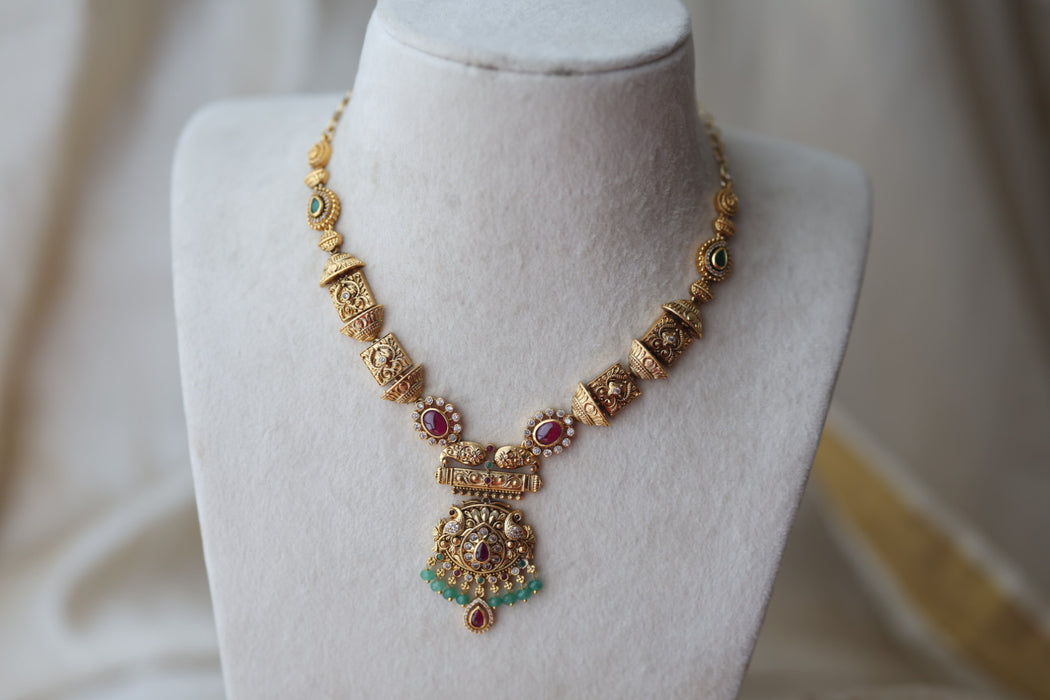 Antique green bead ruby short necklace AG811
