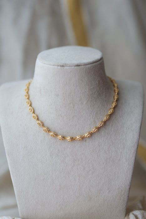 Heritage white stone short necklace H7977