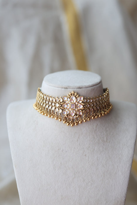 Antique white stone choker necklace CCB1134